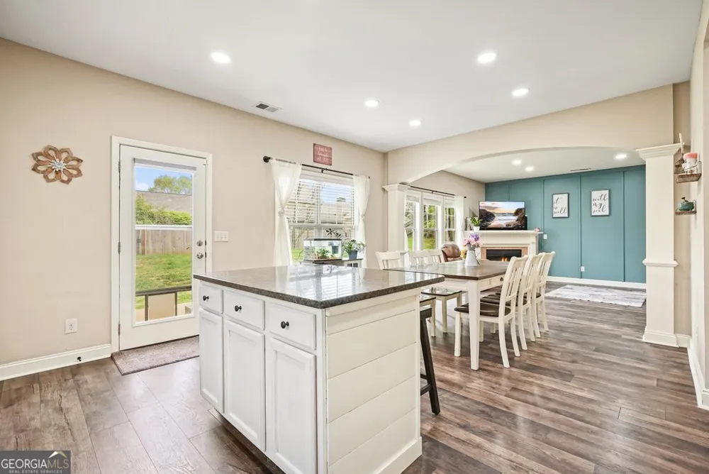 653 Royal Crest CT Canton, GA 30115