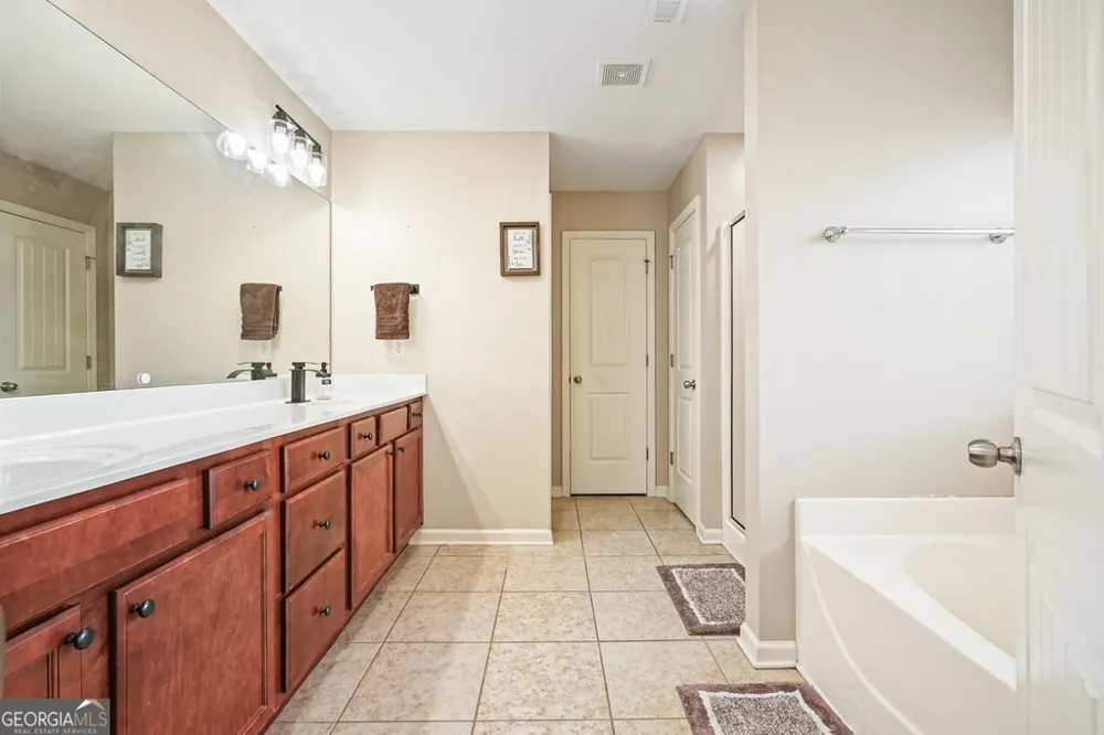 653 Royal Crest CT Canton, GA 30115