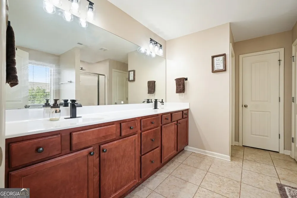653 Royal Crest CT Canton, GA 30115