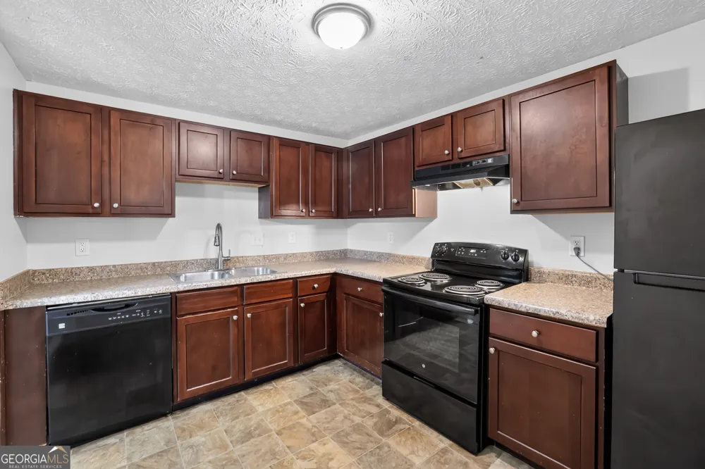 5105 Stone TRCE Stone Mountain, GA 30083