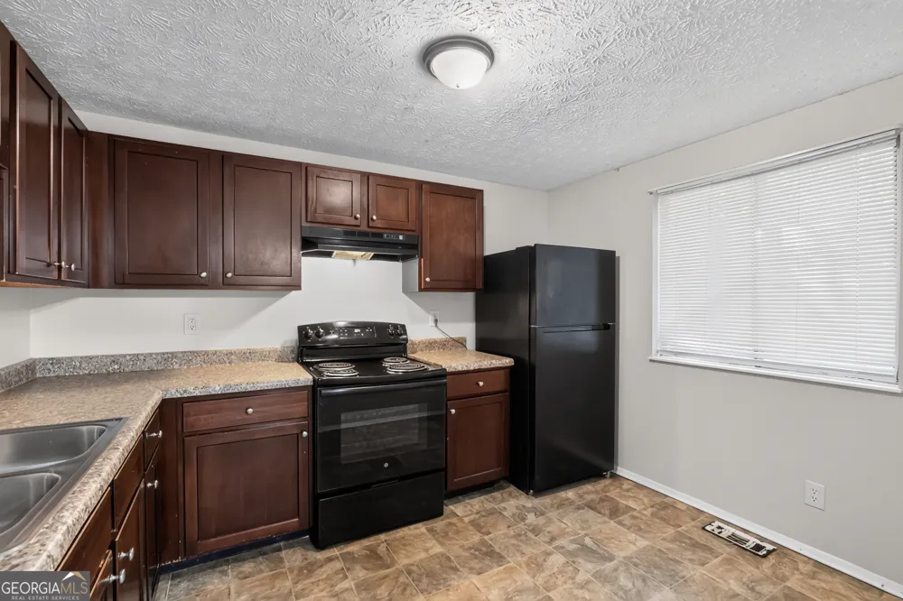 5105 Stone TRCE Stone Mountain, GA 30083