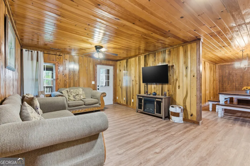 1843 Old Mobile Rd McCaysville, GA 30555