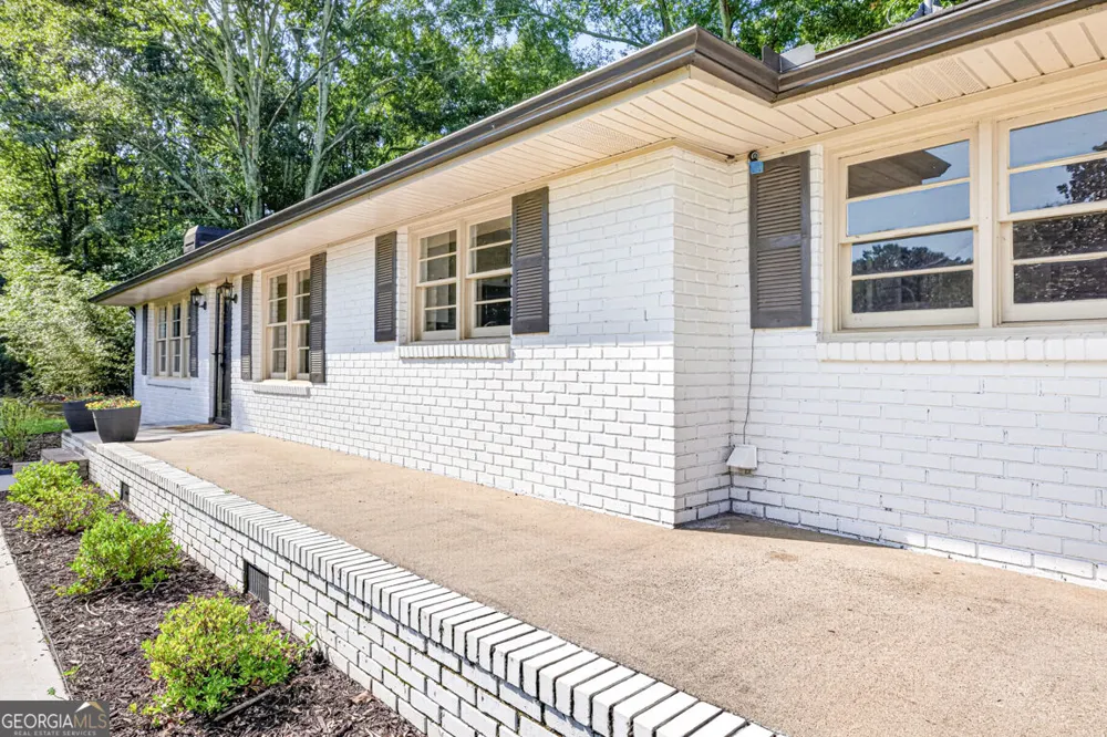 1233 Bethlehem RD Statham, GA 30666