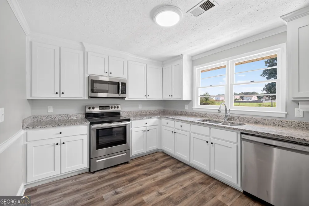 1233 Bethlehem RD Statham, GA 30666