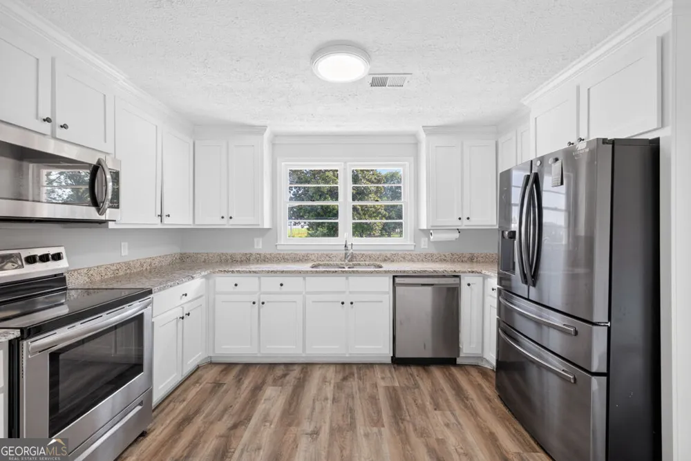 1233 Bethlehem RD Statham, GA 30666