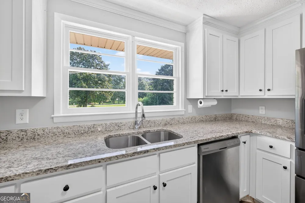 1233 Bethlehem RD Statham, GA 30666