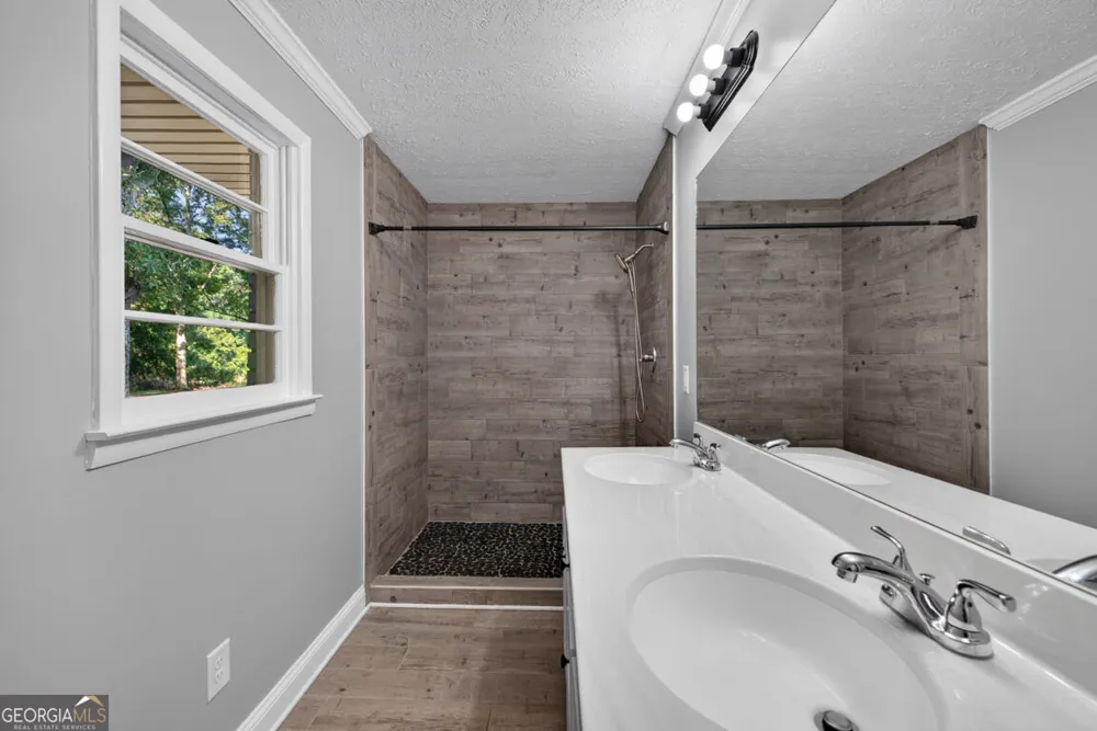 1233 Bethlehem RD Statham, GA 30666