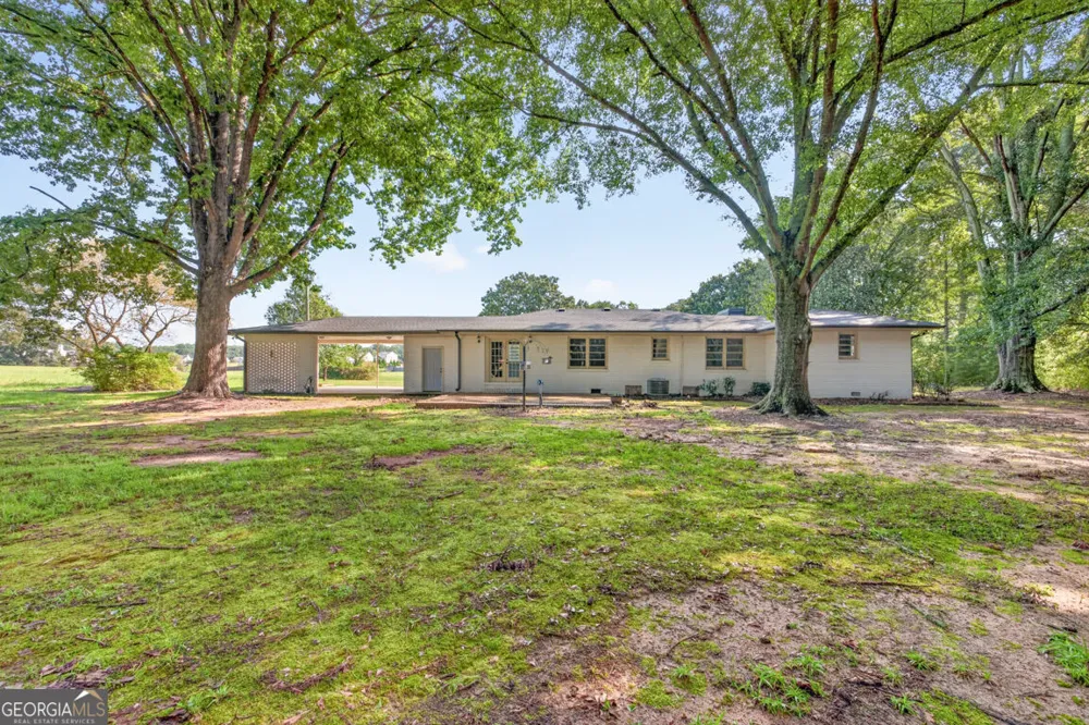 1233 Bethlehem RD Statham, GA 30666