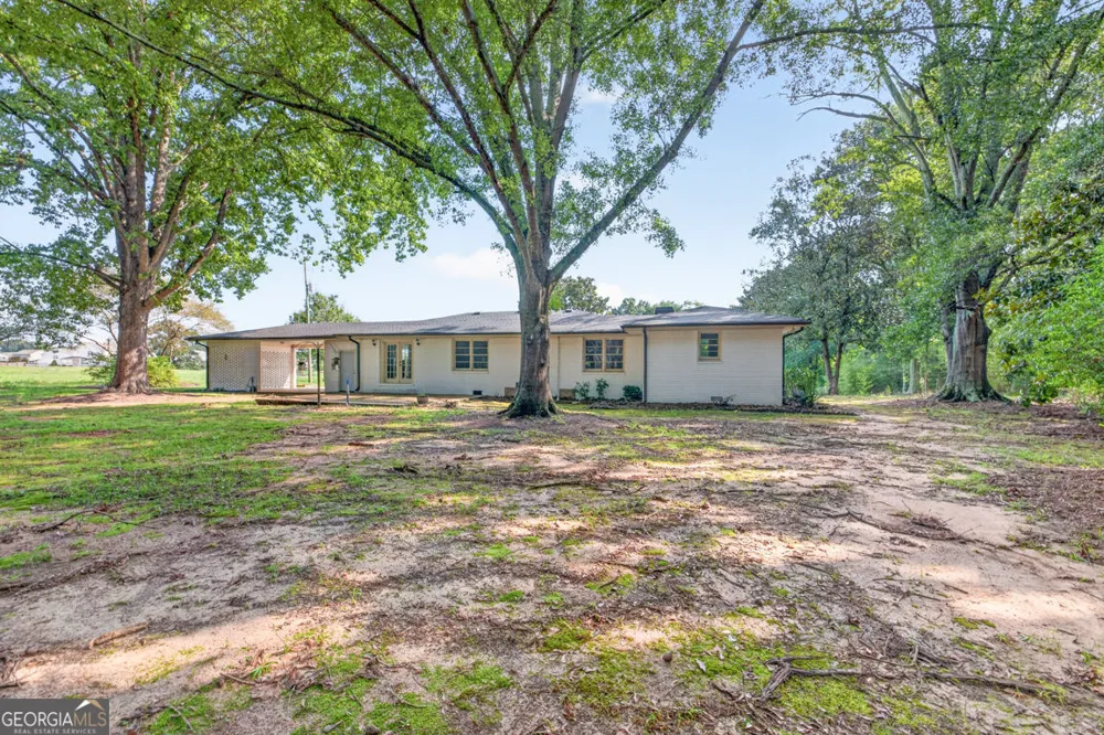 1233 Bethlehem RD Statham, GA 30666