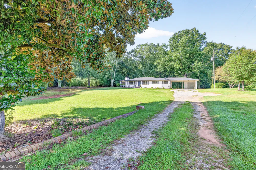 1233 Bethlehem RD Statham, GA 30666