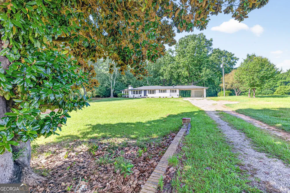 1233 Bethlehem RD Statham, GA 30666