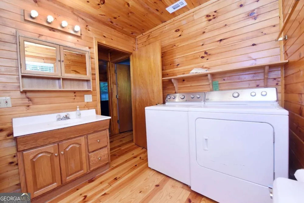 175 Bell RD Mineral Bluff, GA 30559