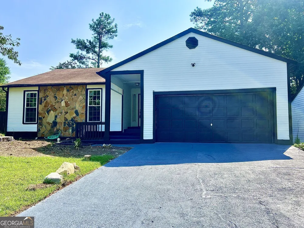 2034 Corners CIR Lithonia, GA 30058