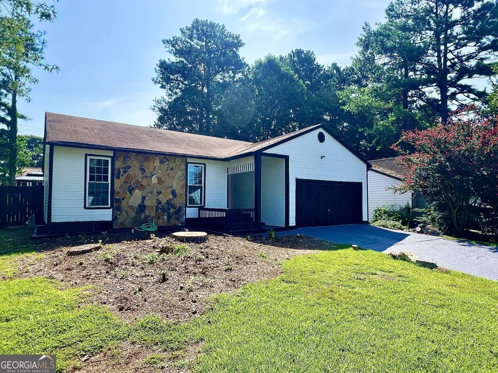2034 Corners CIR Lithonia, GA 30058