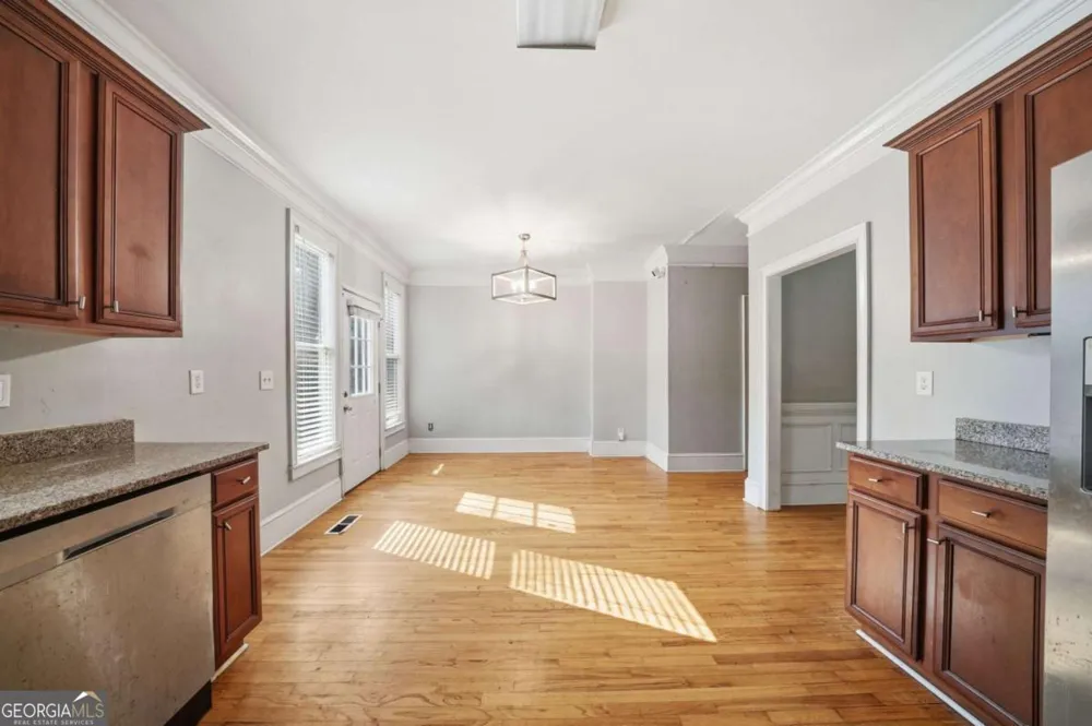 1864 La Mesa LN Decatur, GA 30032