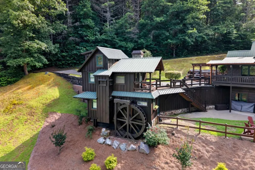 24 Twin Lakes RD Blue Ridge, GA 30513