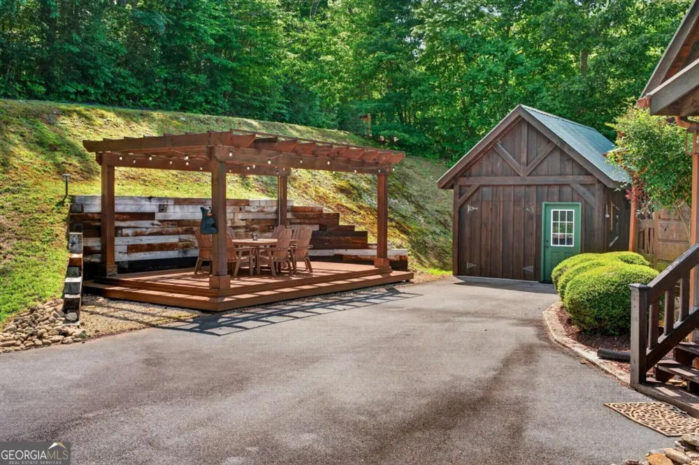 24 Twin Lakes RD Blue Ridge, GA 30513