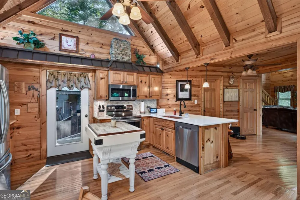 24 Twin Lakes RD Blue Ridge, GA 30513