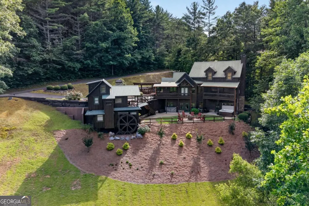 24 Twin Lakes RD Blue Ridge, GA 30513