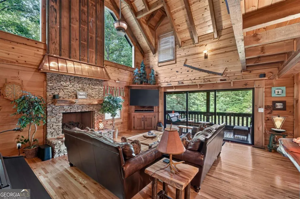 24 Twin Lakes RD Blue Ridge, GA 30513