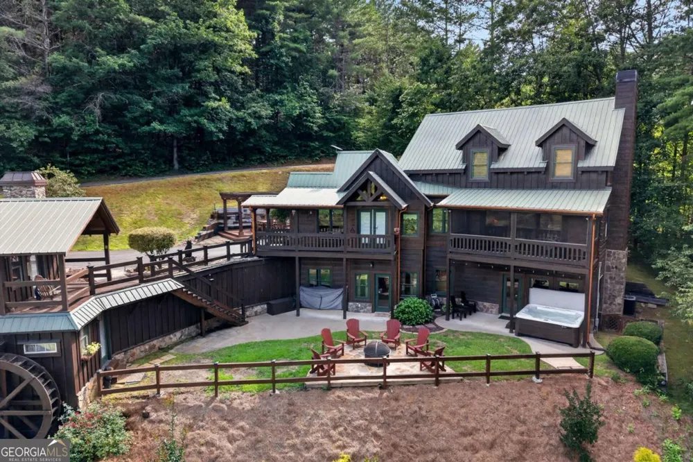 24 Twin Lakes RD Blue Ridge, GA 30513