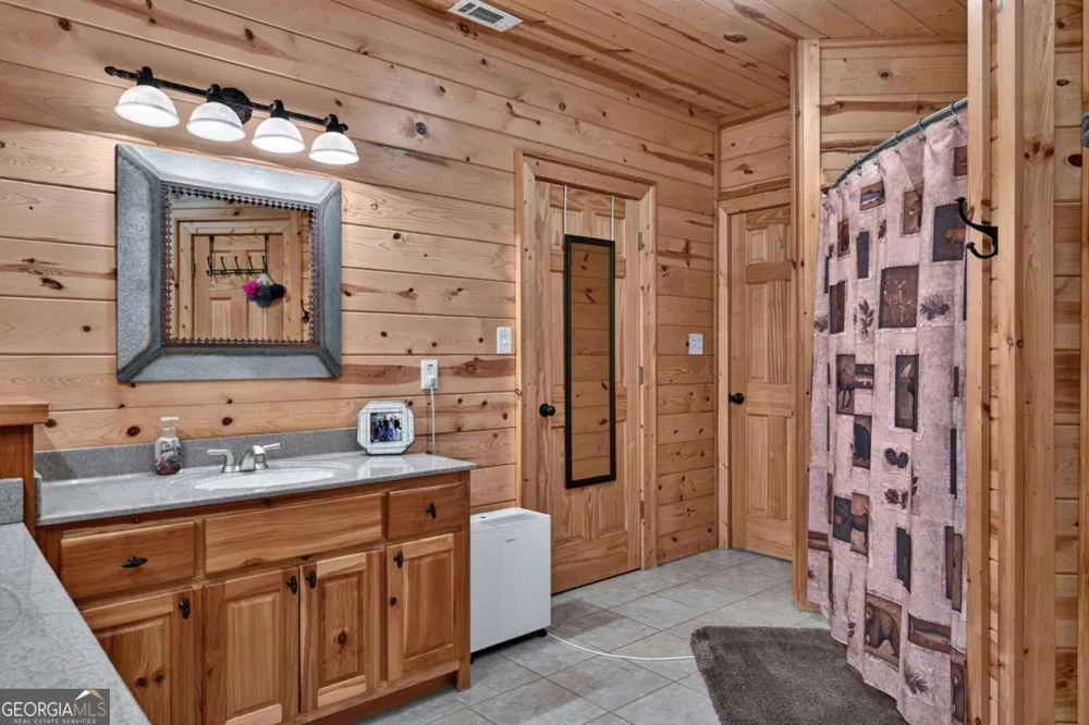 24 Twin Lakes RD Blue Ridge, GA 30513