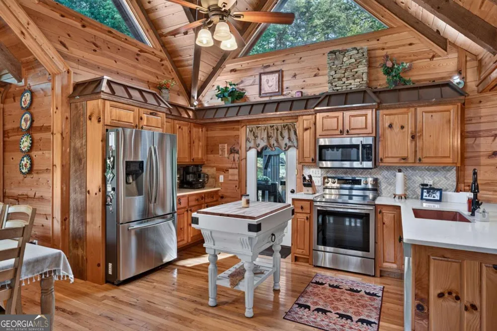 24 Twin Lakes RD Blue Ridge, GA 30513