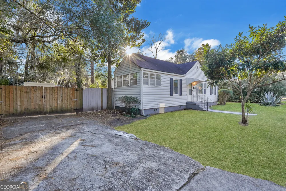 2205 Texas AVE Savannah, GA 31404