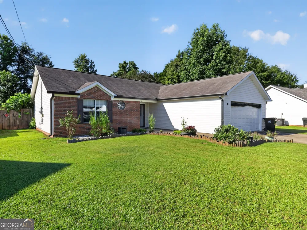 22 Canterbury DR Grantville, GA 30220