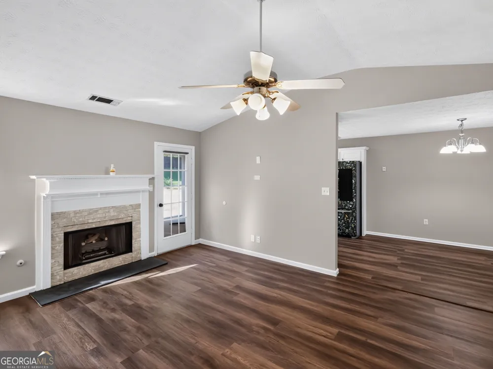 22 Canterbury DR Grantville, GA 30220