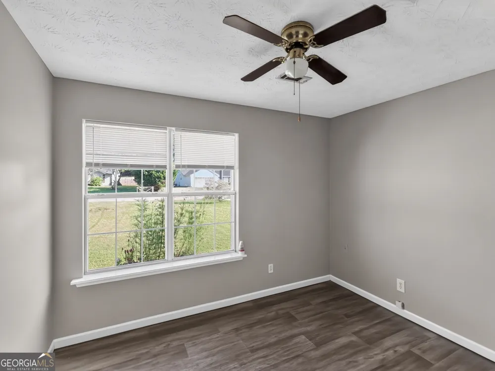 22 Canterbury DR Grantville, GA 30220