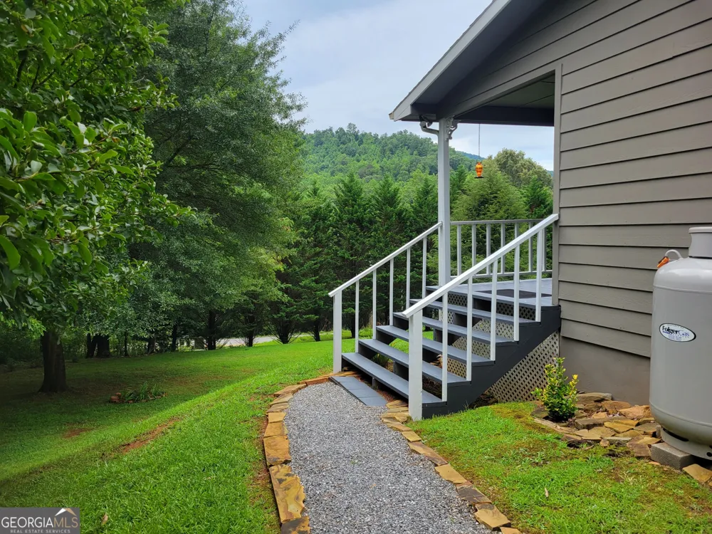 1523 Berrong RD Hiawassee, GA 30546