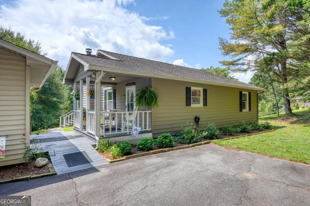 1523 Berrong RD Hiawassee, GA 30546