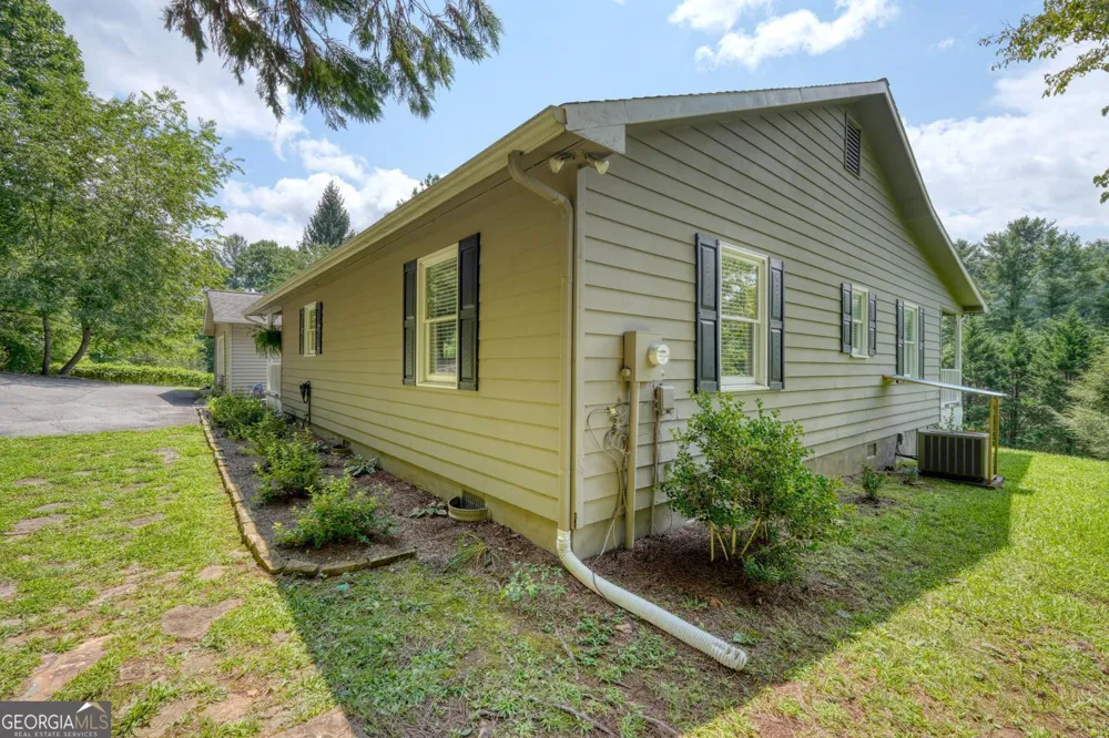 1523 Berrong RD Hiawassee, GA 30546