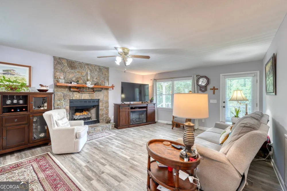 1523 Berrong RD Hiawassee, GA 30546