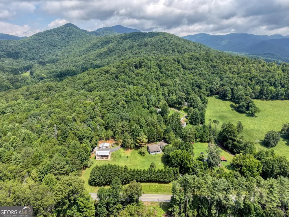 1523 Berrong RD Hiawassee, GA 30546