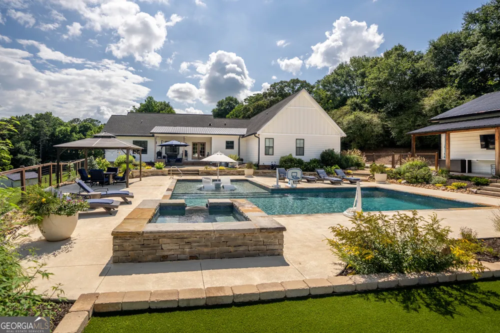 7625 W County Line RD Lula, GA 30554