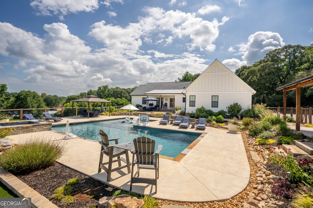 7625 W County Line RD Lula, GA 30554