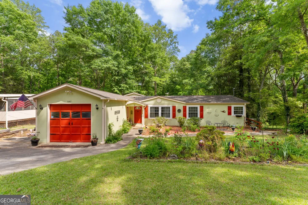 647 Lake Harbor TRL Martin, GA 30557