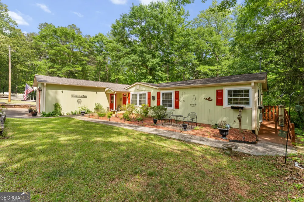 647 Lake Harbor TRL Martin, GA 30557