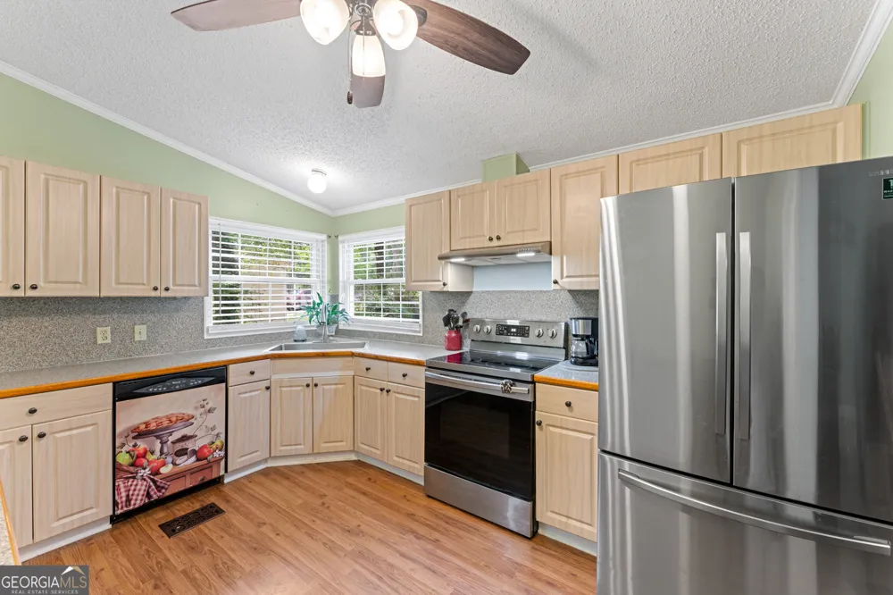 647 Lake Harbor TRL Martin, GA 30557