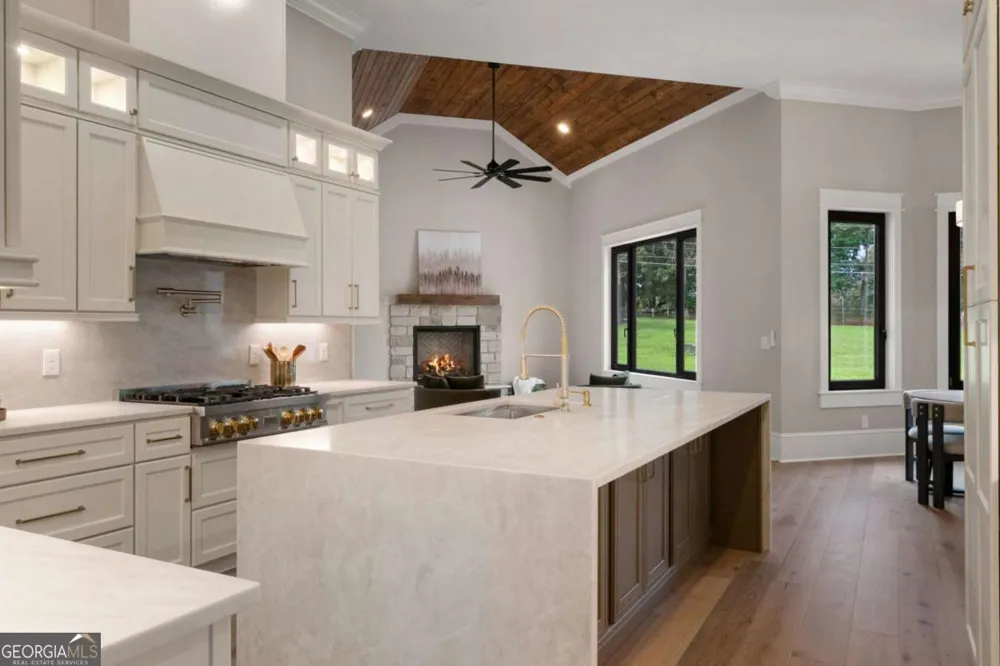1020 West CT Canton, GA 30115