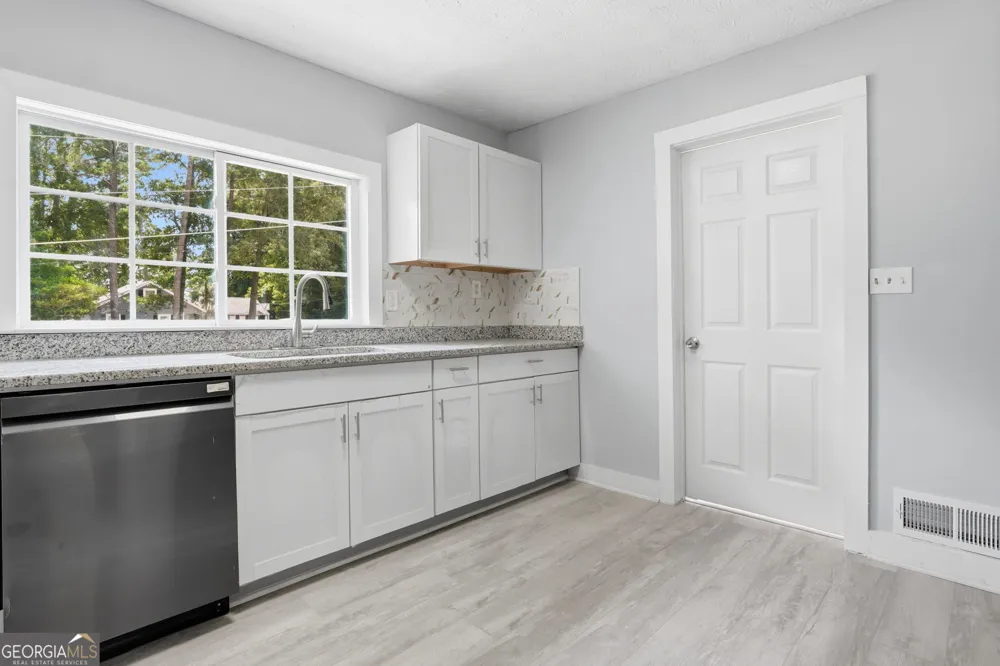 1445 Diplomat DR Riverdale, GA 30296