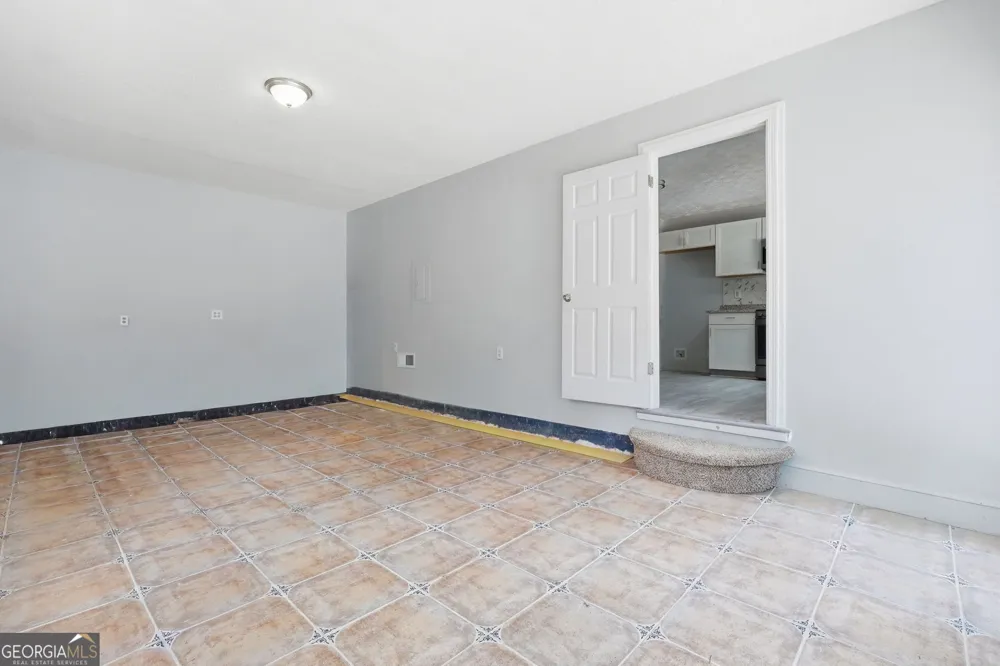1445 Diplomat DR Riverdale, GA 30296
