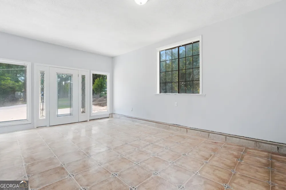 1445 Diplomat DR Riverdale, GA 30296