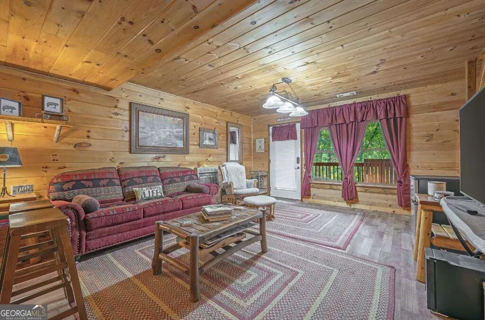 367 Sunrise Valley RD Blue Ridge, GA 30513