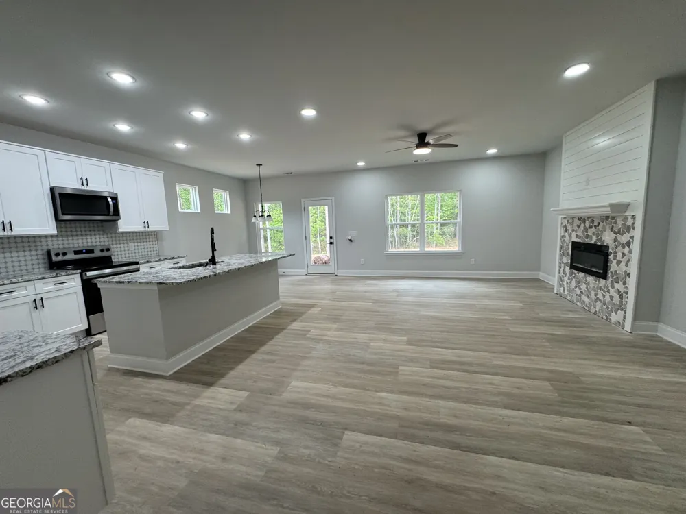 2057 N. Hicks RD Toccoa, GA 30577
