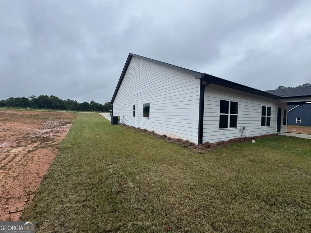 2057 N. Hicks RD Toccoa, GA 30577