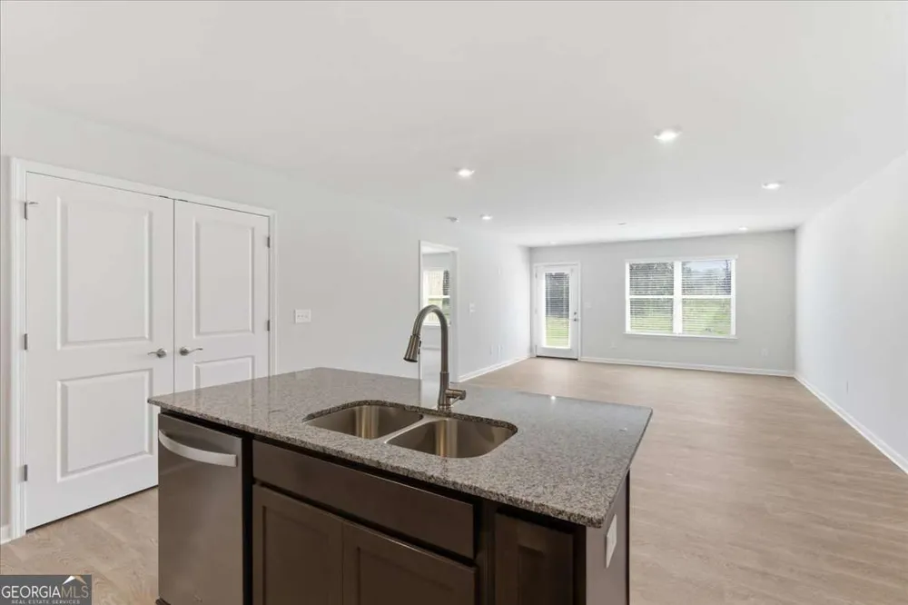 37 Silver Leaf LN Dawsonville, GA 30534