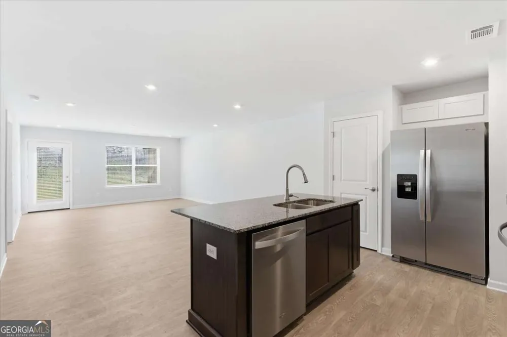 37 Silver Leaf LN Dawsonville, GA 30534